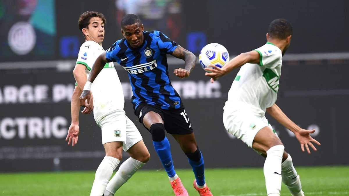 L'Inter ad Ashley Young: "Sarai sempre parte della nostra famiglia"