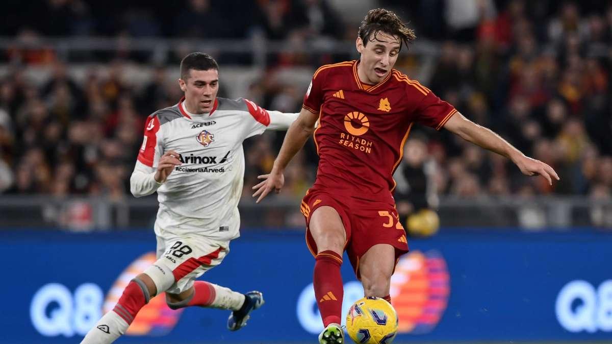 Roma, tentazione Bove per De Rossi. Intanto in panchina torna Smalling