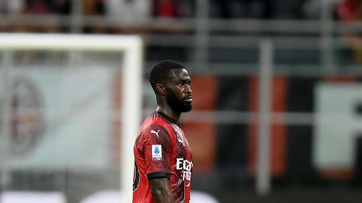 Milan, testa già al derby: Tomori out, contro l'Inter spazio alla coppia Thiaw-Kalulu