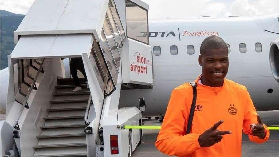 Inter su Dumfries, il tecnico del PSV Schmidt: "Mi concentro sui giocatori che sono qui adesso"