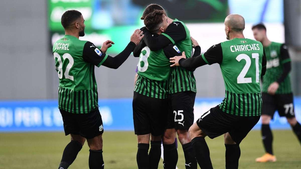 Il Sassuolo di rigore ribalta la Fiorentina: il gran gol di Bonaventura non serve a nulla