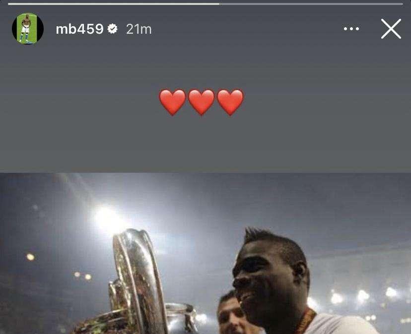 Balotelli risponde ad Ibrahimovic, posta una foto con la Champions League del 2010