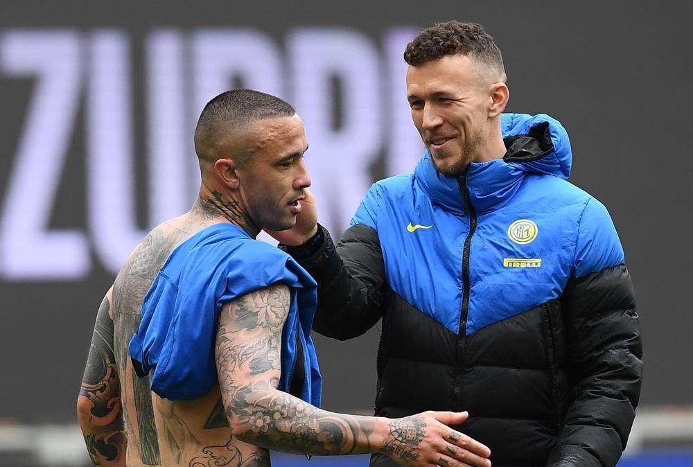 Il Cagliari insiste per Nainggolan: ostacolo ingaggio da superare
