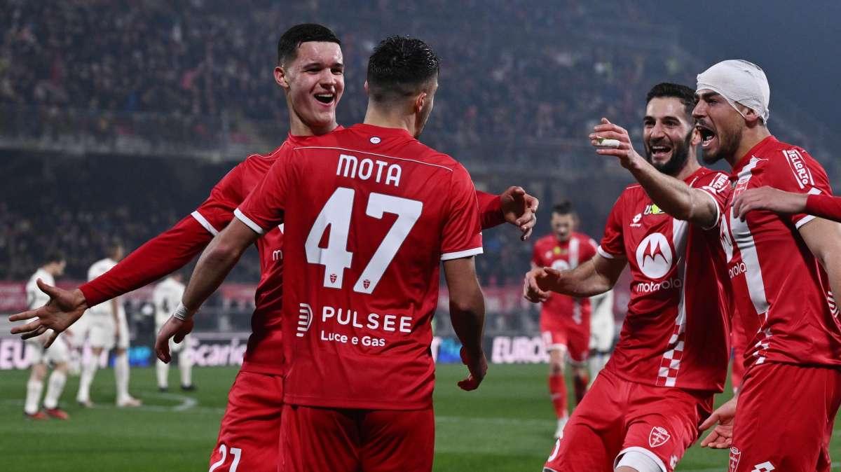 Monza-Roma, le formazioni ufficiali: gioca ancora Svilar, Valentin Carboni in panchina