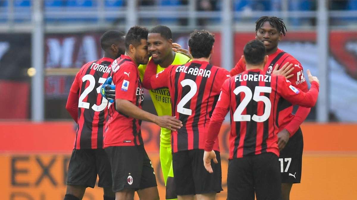 Milan, squadra al lavoro in vista dell'Inter: a parte Calabria e Romagnoli