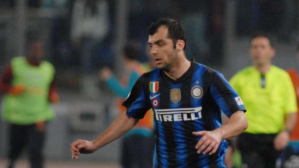 Pandev apre il libro dei ricordi: "Al Bernabeu ci caricarono le famiglie interiste. Prima della finale non ho dormito"