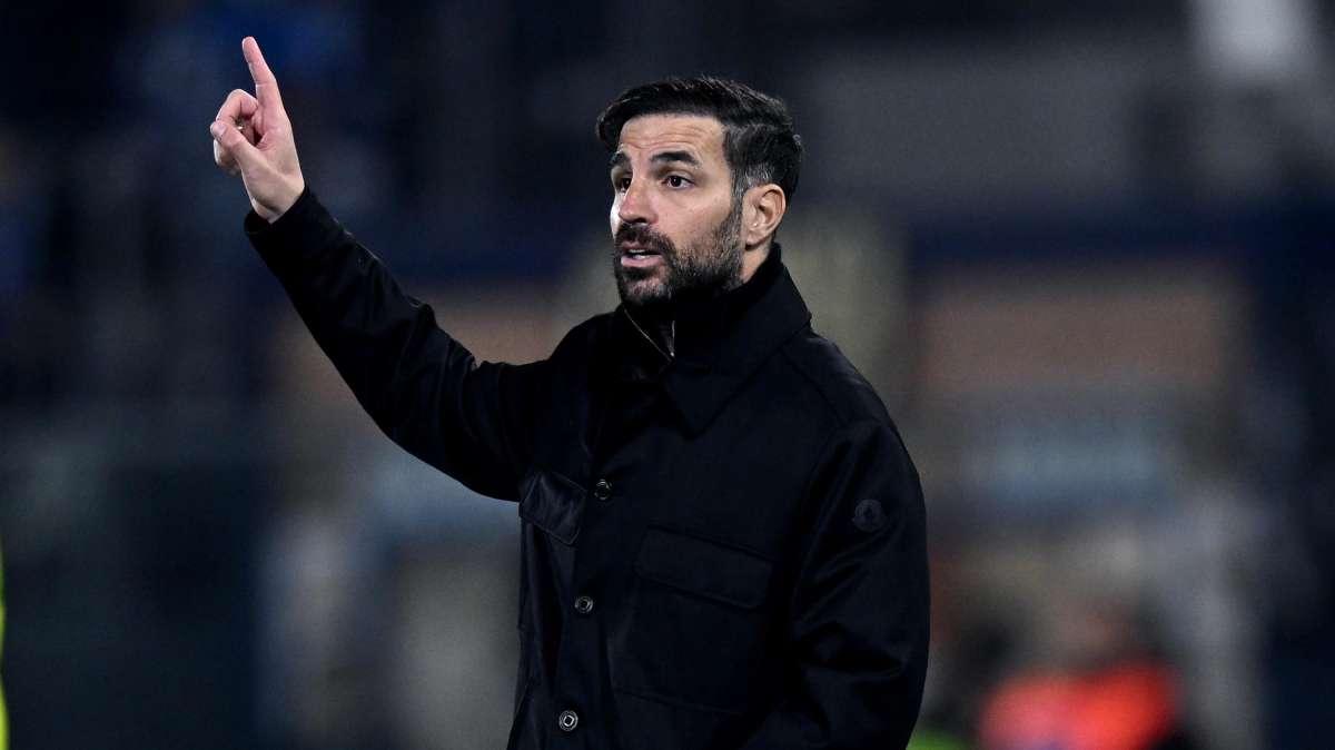 Fischi a Bastoni? La lezione di Fabregas al calcio italiano 
