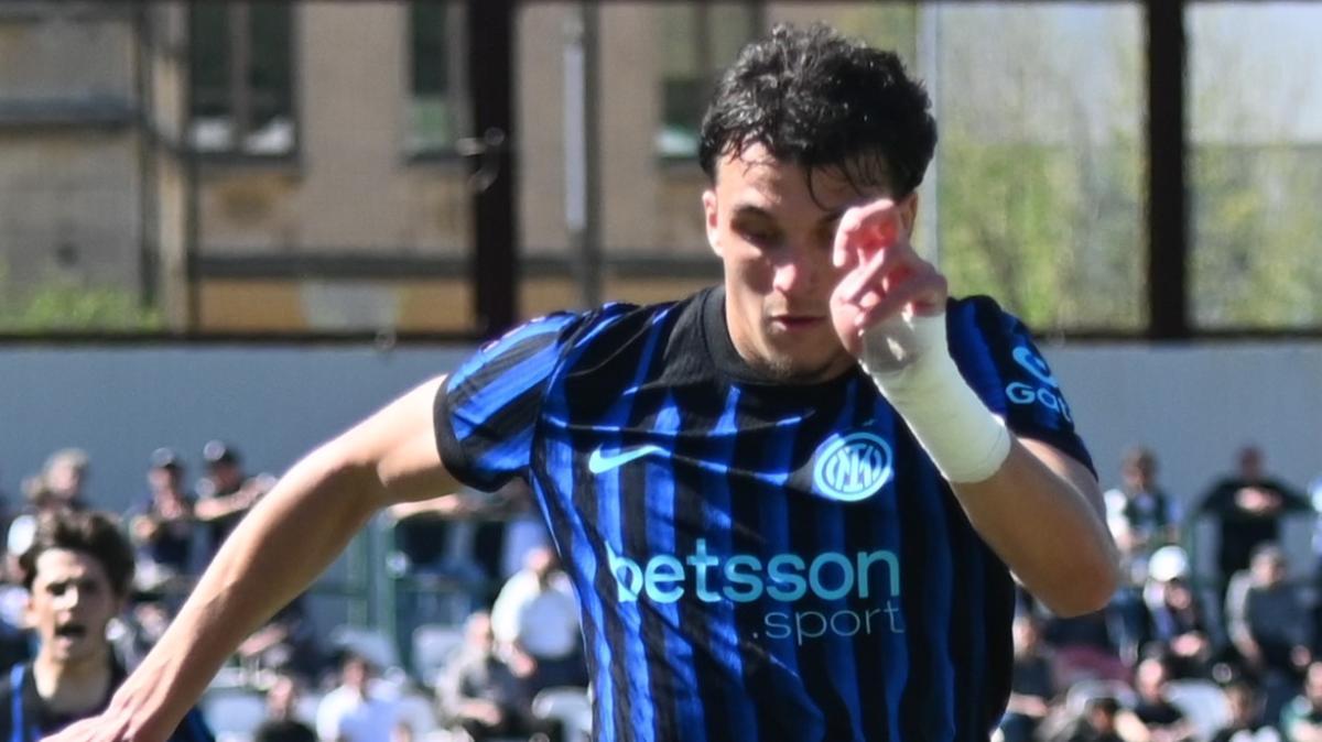 Un giovane ai saluti: Alexiou dalla Primavera all'AEK Atene