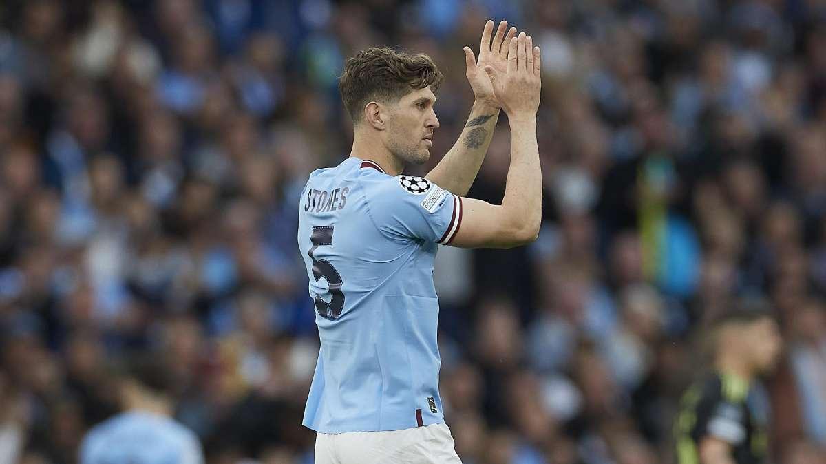 Stones e Bastoni si punzecchiano in campo, l'inglese all'italiano: "Lavati i denti"