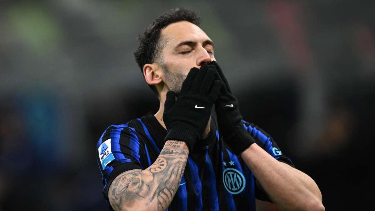 Galatasaray-Inter incontro fissato prima del Mondiale per il futuro di Calhanoglu