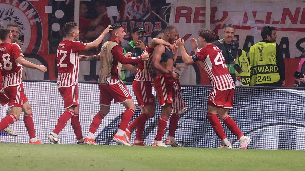 Maledizione Conference per la Fiorentina: l'Olympiacos segna al 116' e vince la coppa