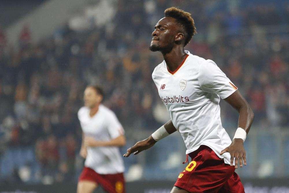  Roma, Abraham sarà papà: l'annuncio sui social