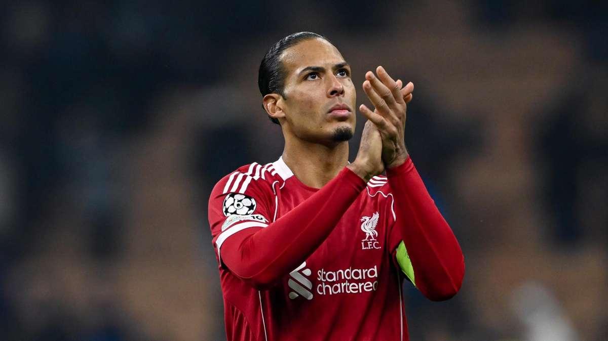 A Sky praticamente tutti d'accordo: manca un rigore all'Inter per mano di Van Dijk. "E' netto"