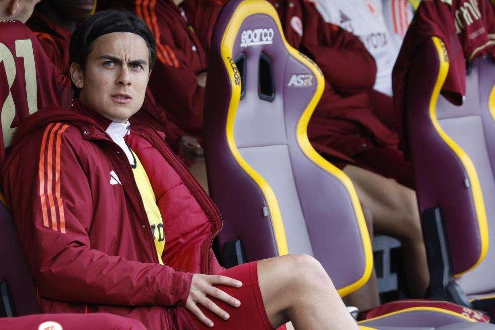 Roma, nuovo stop per Dybala: può saltare tre partite ma tornare in tempo contro l'Inter