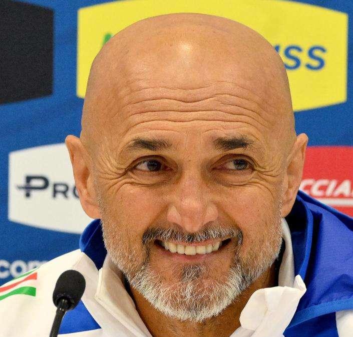 Spalletti in tribuna a Empoli, selfie con i tifosi del Napoli