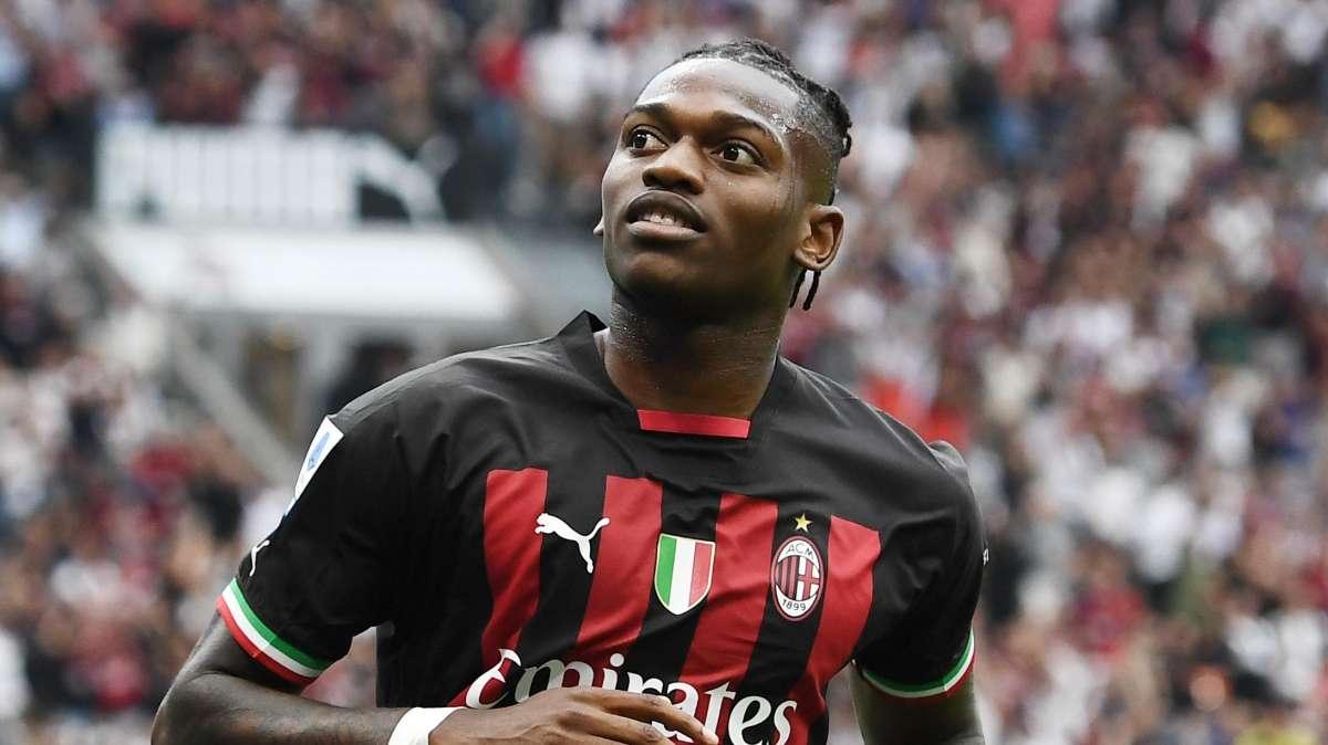 Milan, Leao dopo la sconfitta contro il Napoli: "Siamo grandi, torneremo più forti"