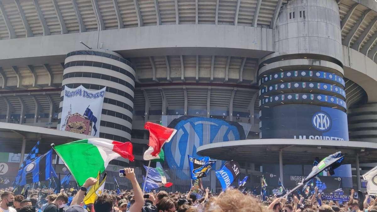 La Curva dà il bentornato ad Arnautovic con uno striscione: "La Nord ti saluta"