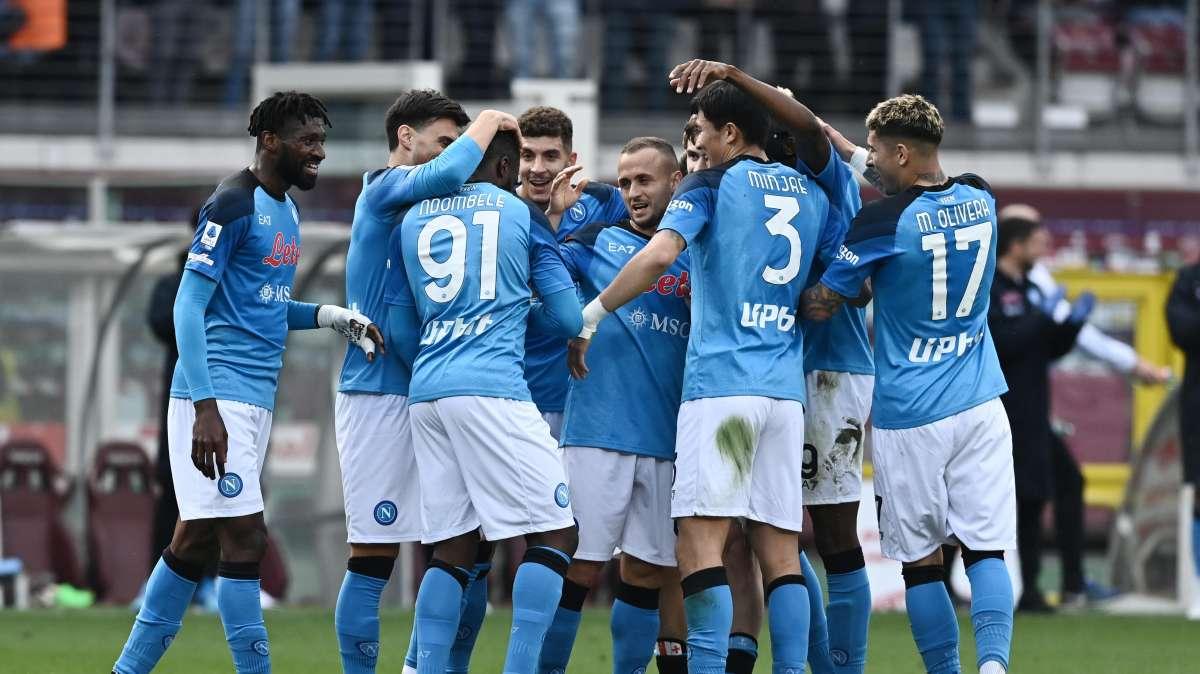 Napoli inarrestabile, poker in casa del Torino. Quarta vittoria consecutiva per la Fiorentina