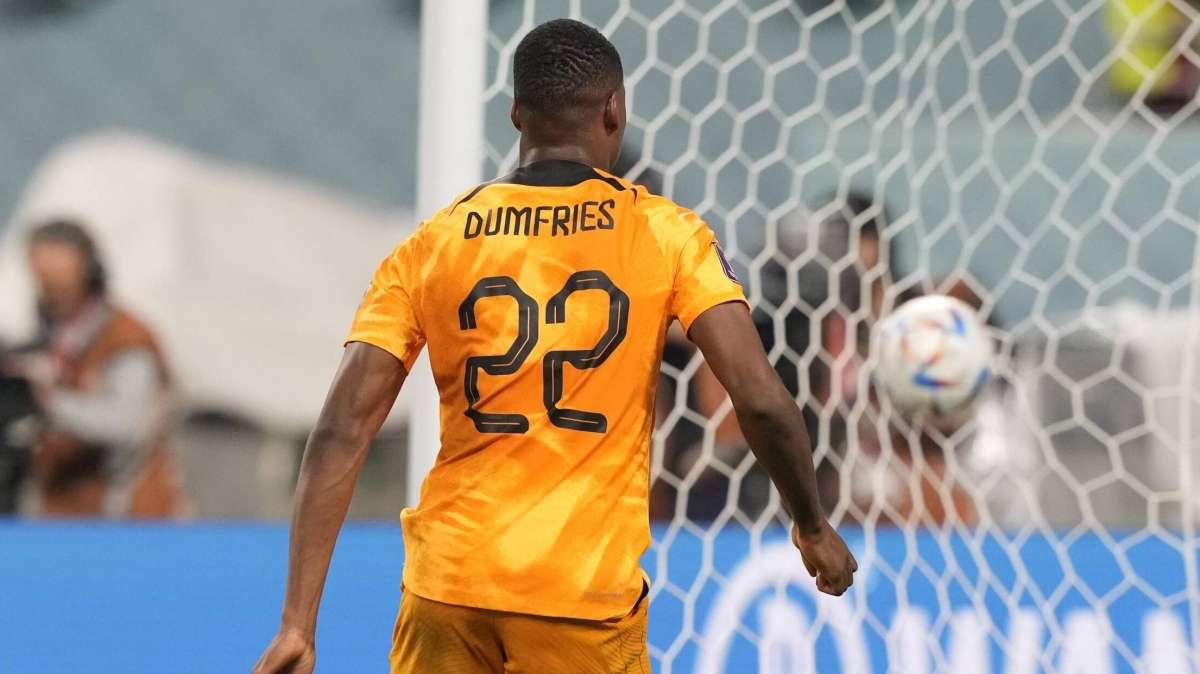 L'Inter si congratula con Dumfries e De Vrij: "Complimenti per la qualificazione ai quarti"