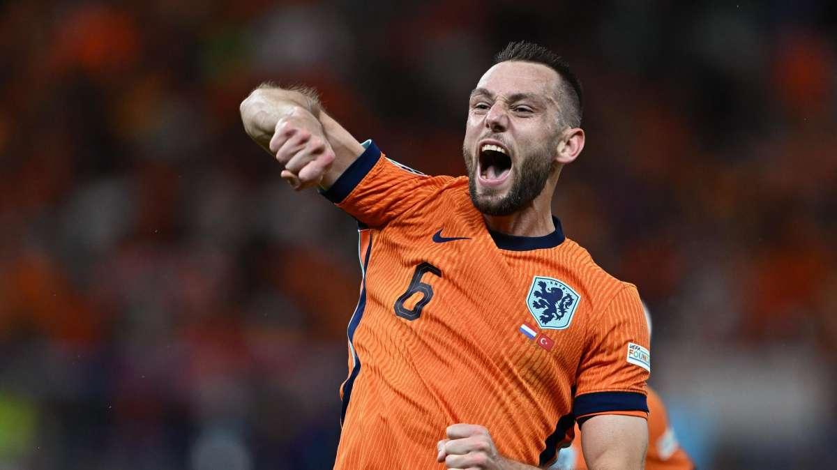 De Vrij: "Ho un anno di contratto con opzione, sono felice e mi vedo ancora all'Inter"