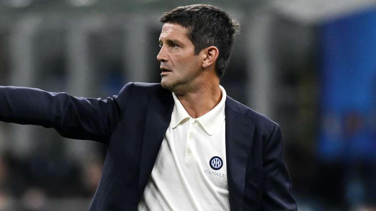 Chivu in conferenza: "Felice per Bonny. Dumfries? Voglio i miei giocatori sempre arrabbiati"