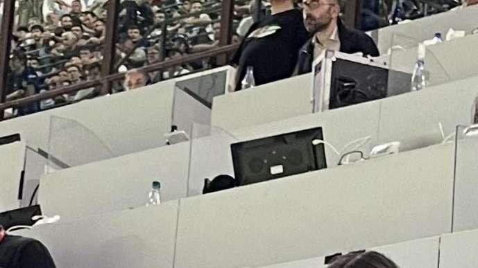 Thuram fuori proprio nel momento peggiore, Bologna si fa spettrale. E Conte è già appollaiato davanti la tv