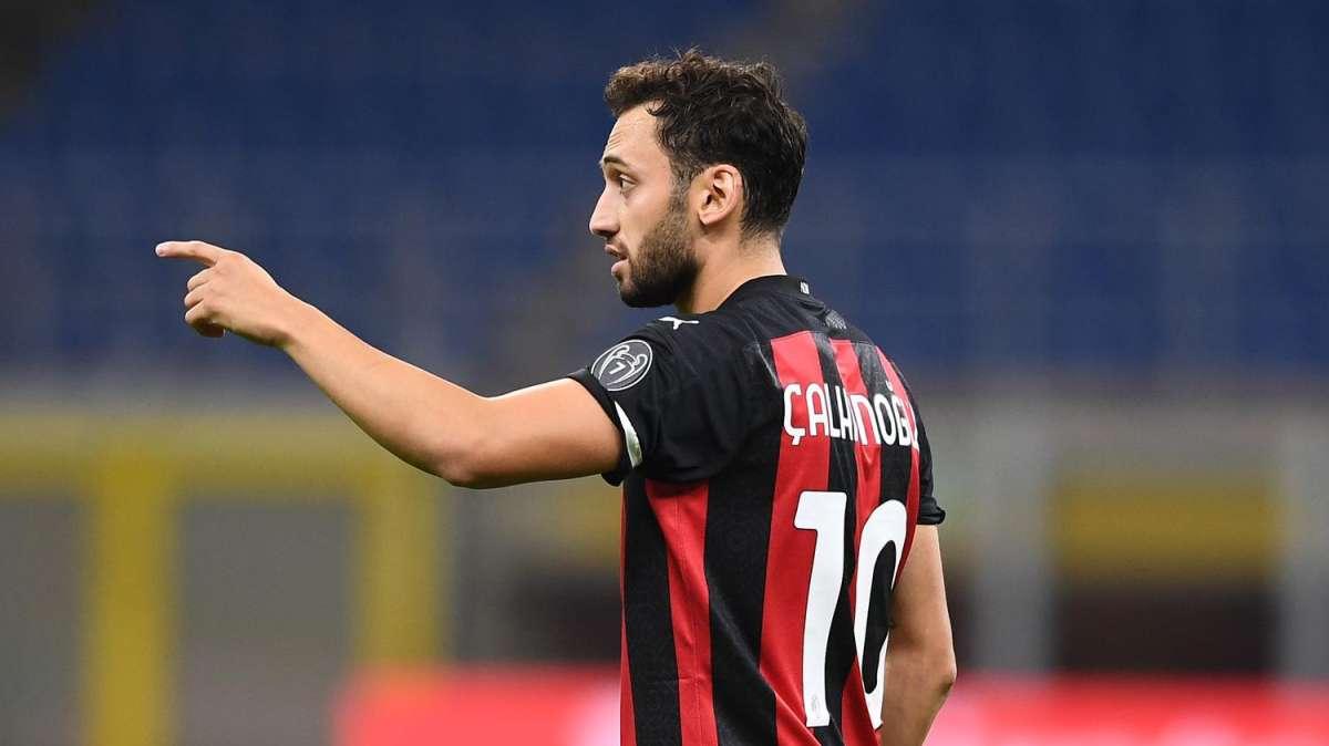 Calhanoglu e l'amore per la dieci: una storia che potrebbe interrompersi. Deciderà Lautaro