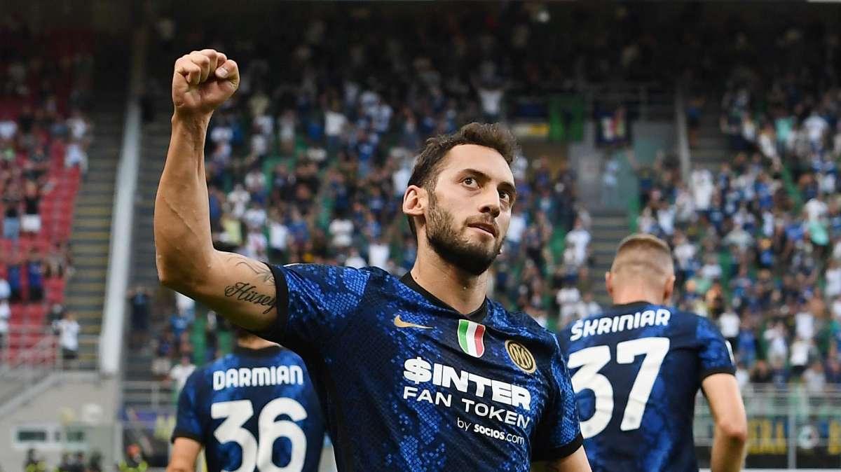 Calhanoglu verso una maglia da titolare col Sassuolo. Pronto anche Vidal