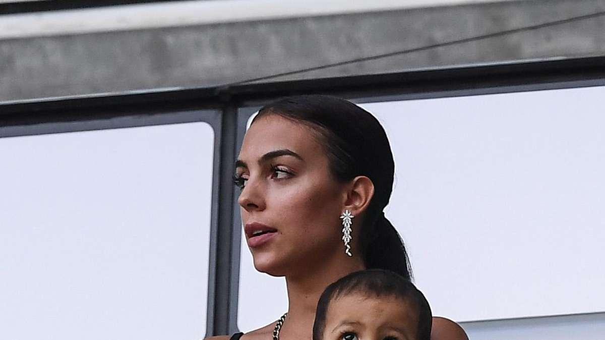 La compagna di CR7 contro Santos: "Ha sbagliato, non può sottovalutare il più forte al mondo"