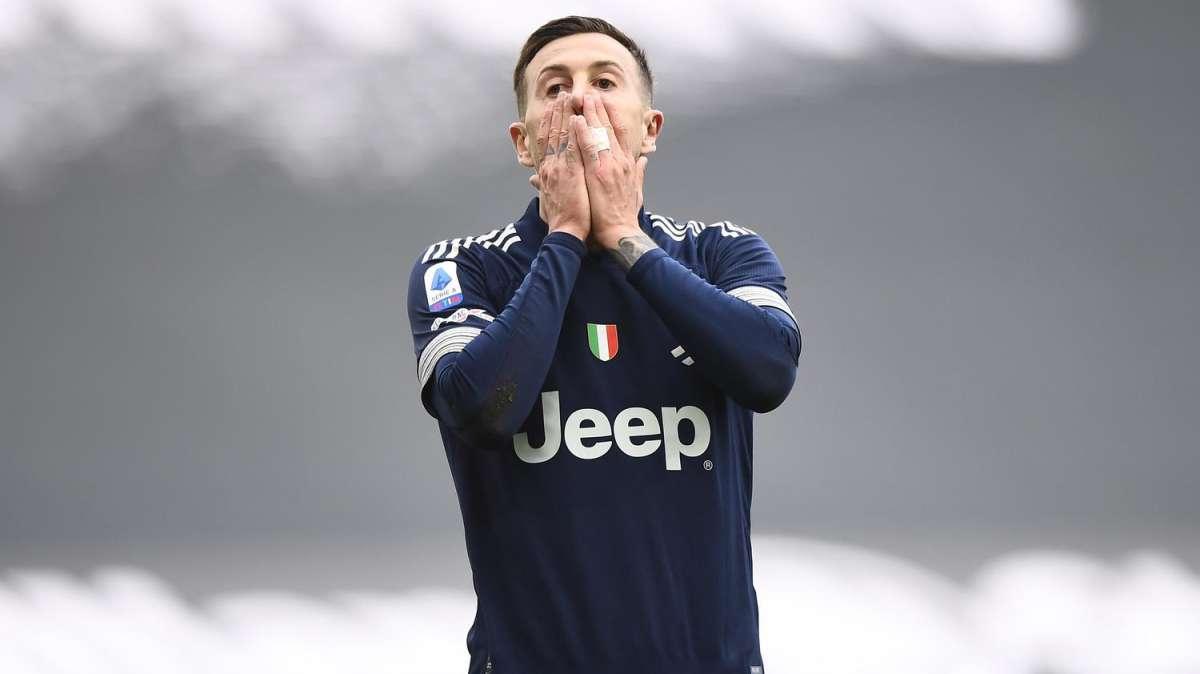 La compagna di Pirlo ironica su Bernardeschi: "Genio incompreso"