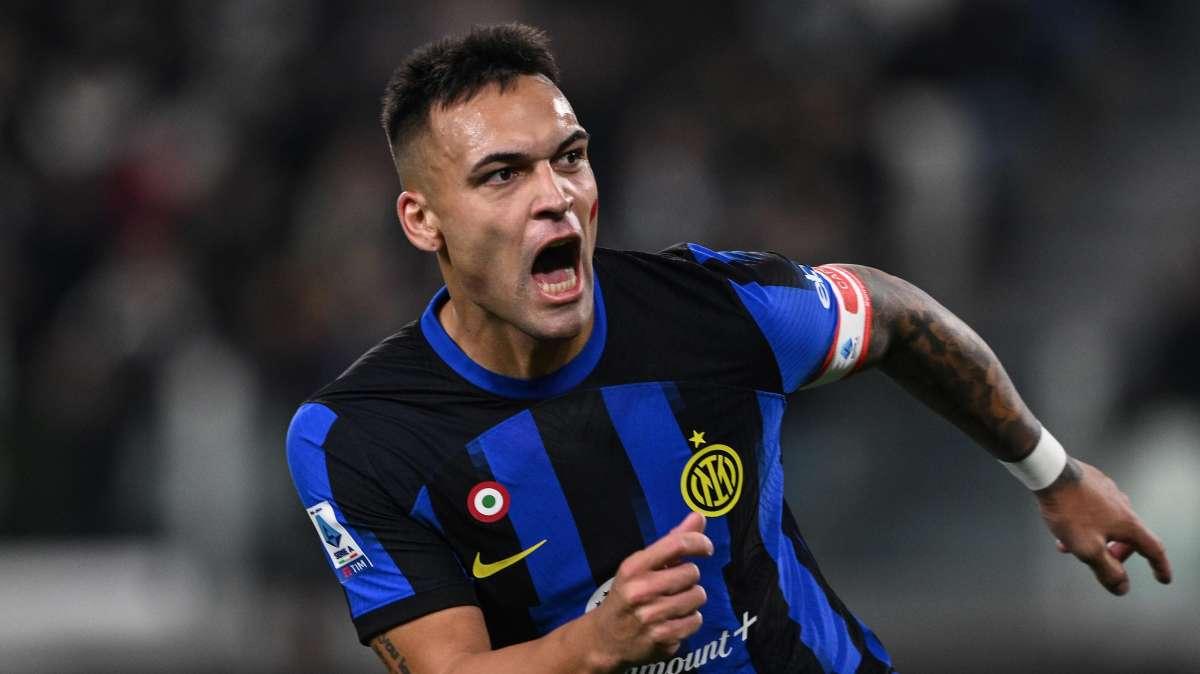 Osimhen contro Lautaro, la sfida nella sfida. Il Mattino: "Il cyborg azzurro contro il Toro nerazzurro"