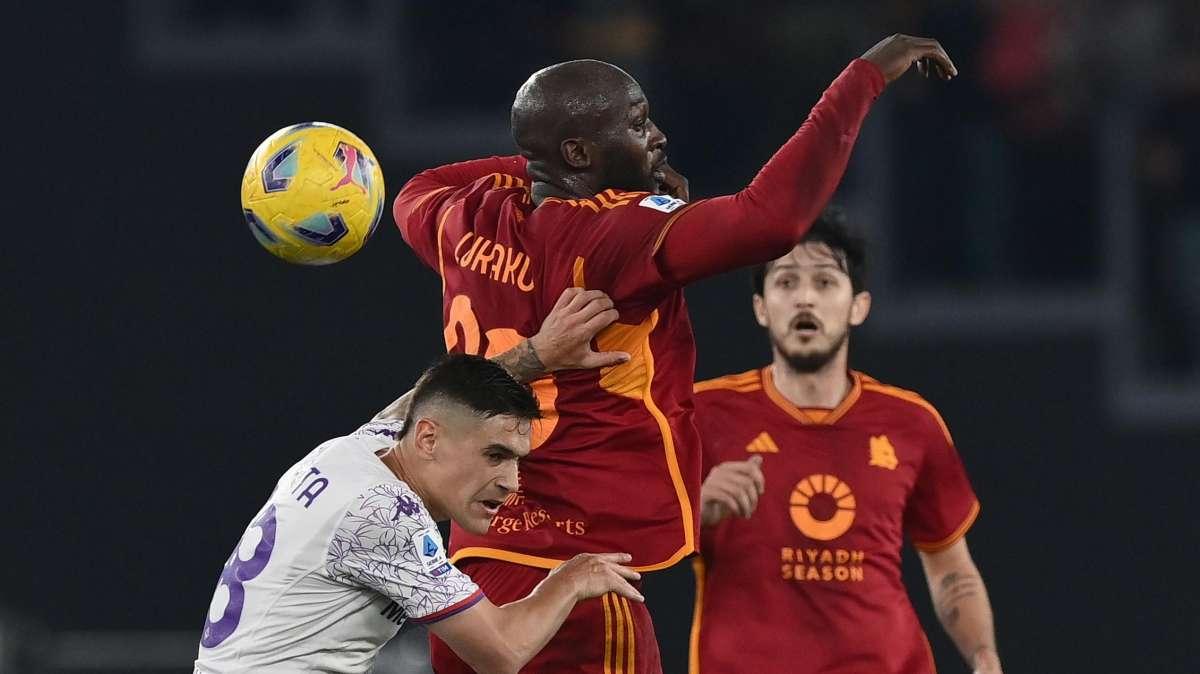 La Roma non sorpassa il Bologna, la Fiorentina aggancia il Napoli: la classifica