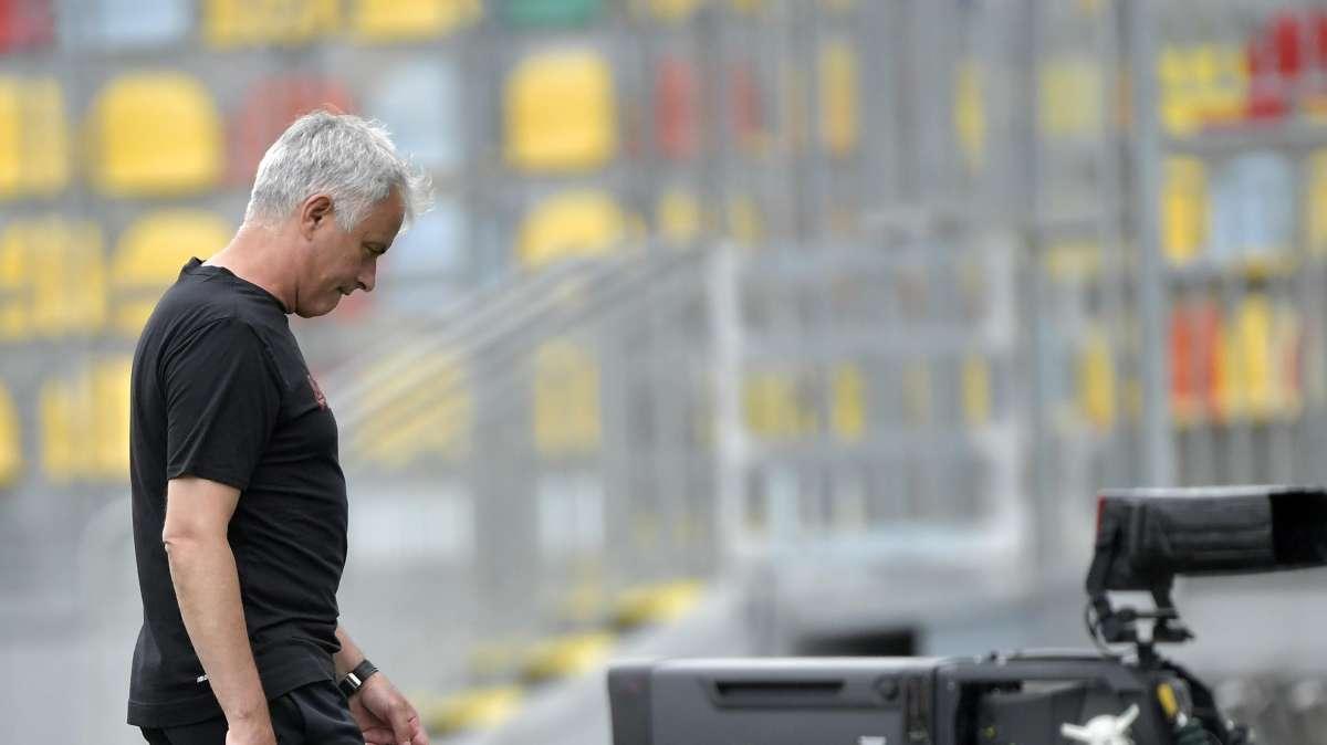 Mourinho, record negativo: per la prima volta in carriera sotto di tre gol al 45'