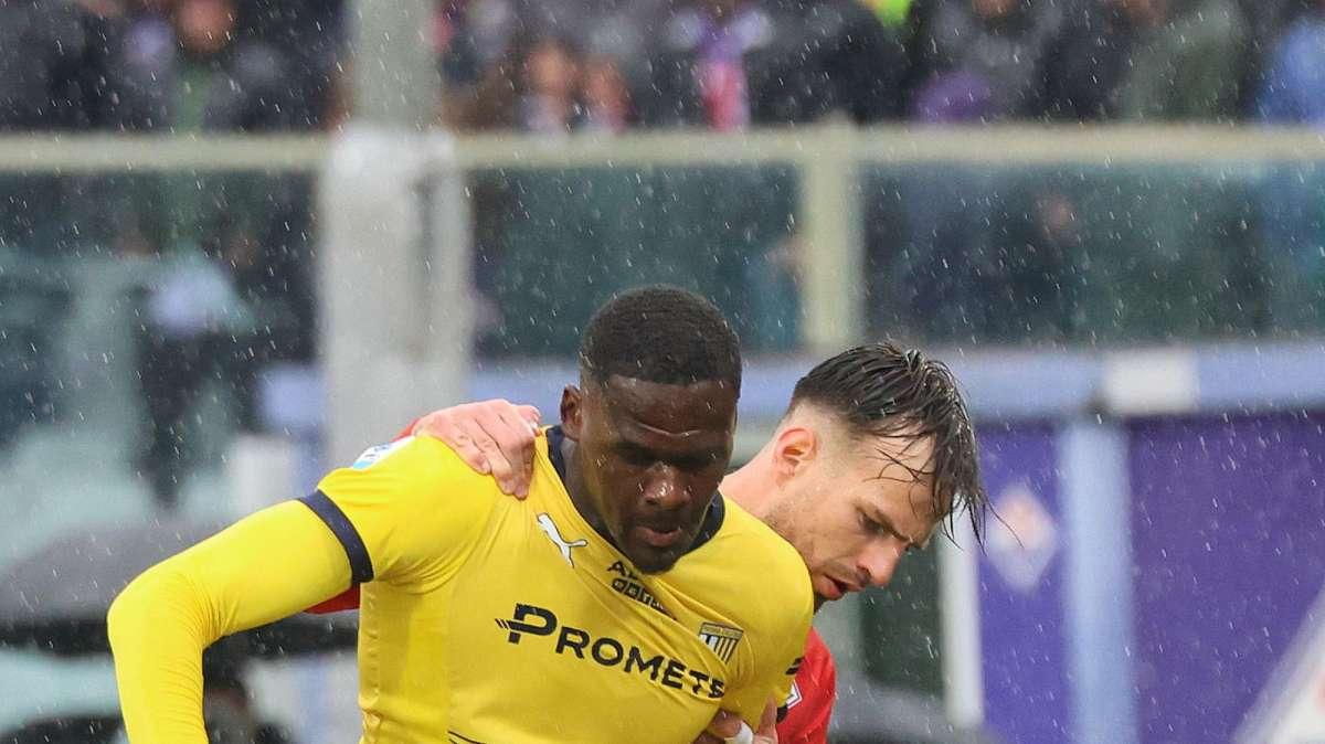 Inter, Bonny arriva in sede per la firma. Tutte le immagini