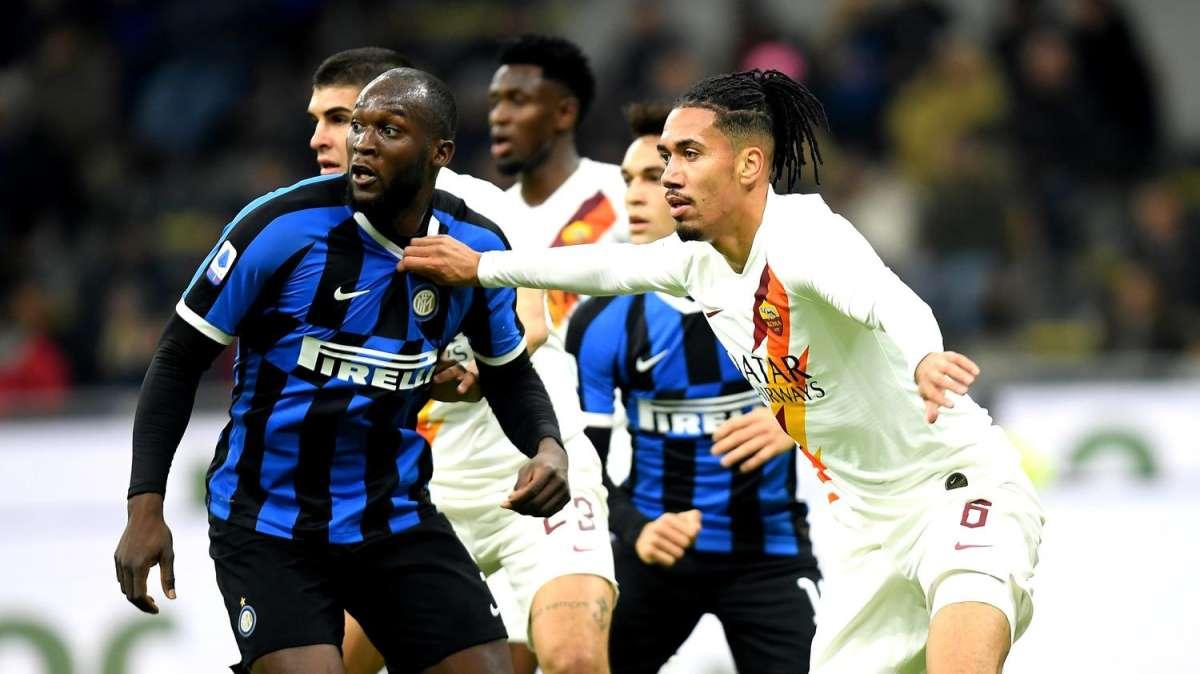 Roma, problemi al flessore per Smalling: salta l'Inter