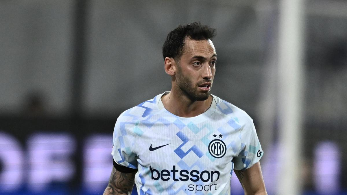 Calhanoglu: "Numeri top nei gol da fuori? Sono contento. Il segreto è lavorare e..."