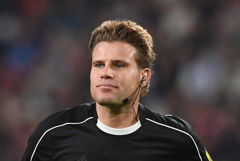 Per Italia-Spagna designato il fischietto tedesco Felix Byrch