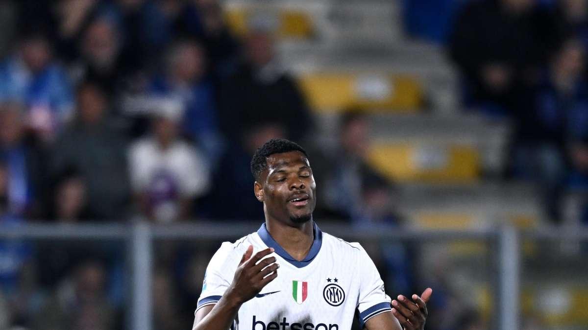 Dumfries non va da nessuna parte: oggi scade la clausola, ma il Barcellona...