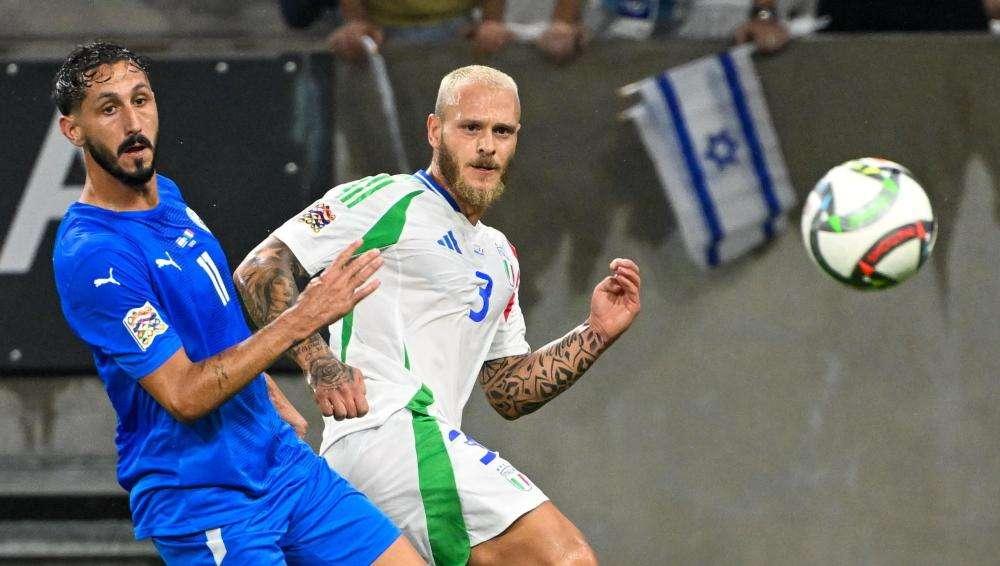 Israele-Italia, polemica sui tifosi azzurri: voltano le spalle all'inno israeliano