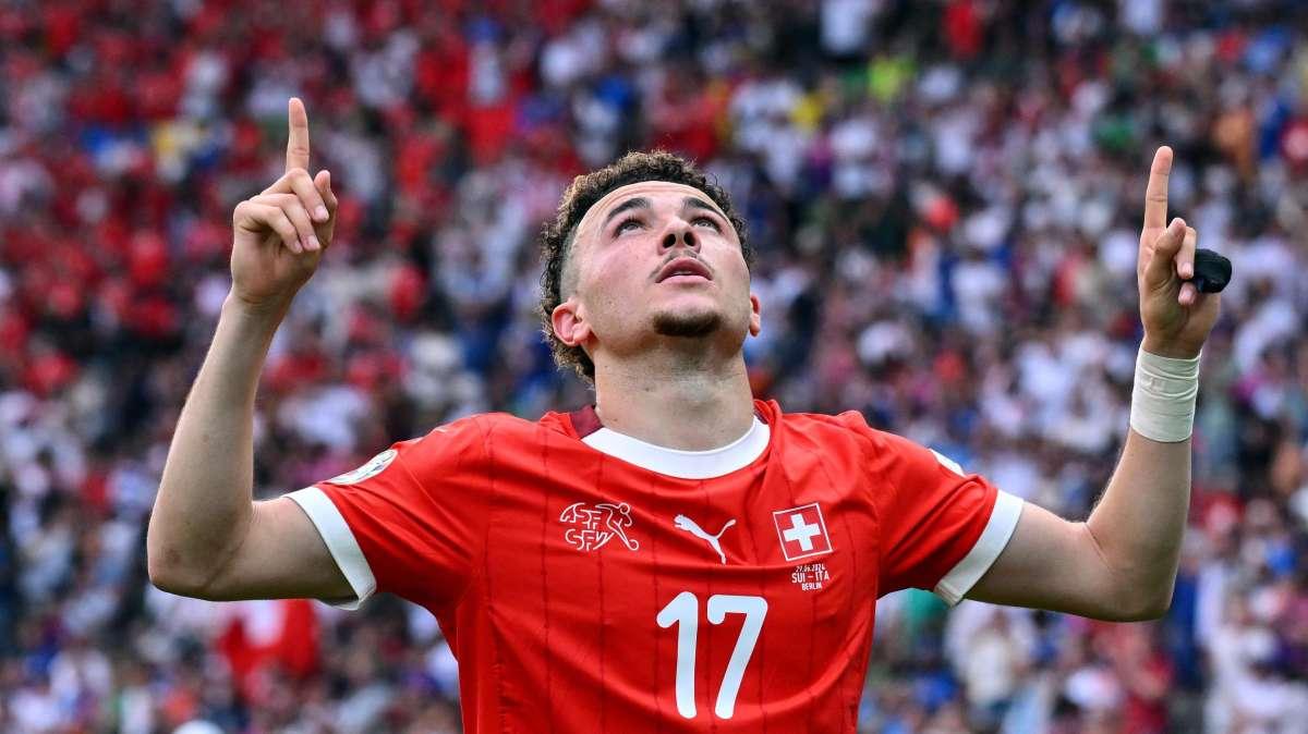 L'Italia più brutta di sempre esce agli ottavi: Freuler e Vargas mandano avanti la Svizzera