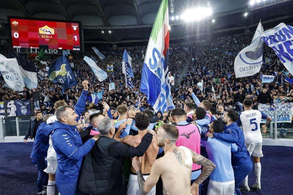 Derby di Roma, cori antisemiti dalla curva laziale: la Procura apre una indagine