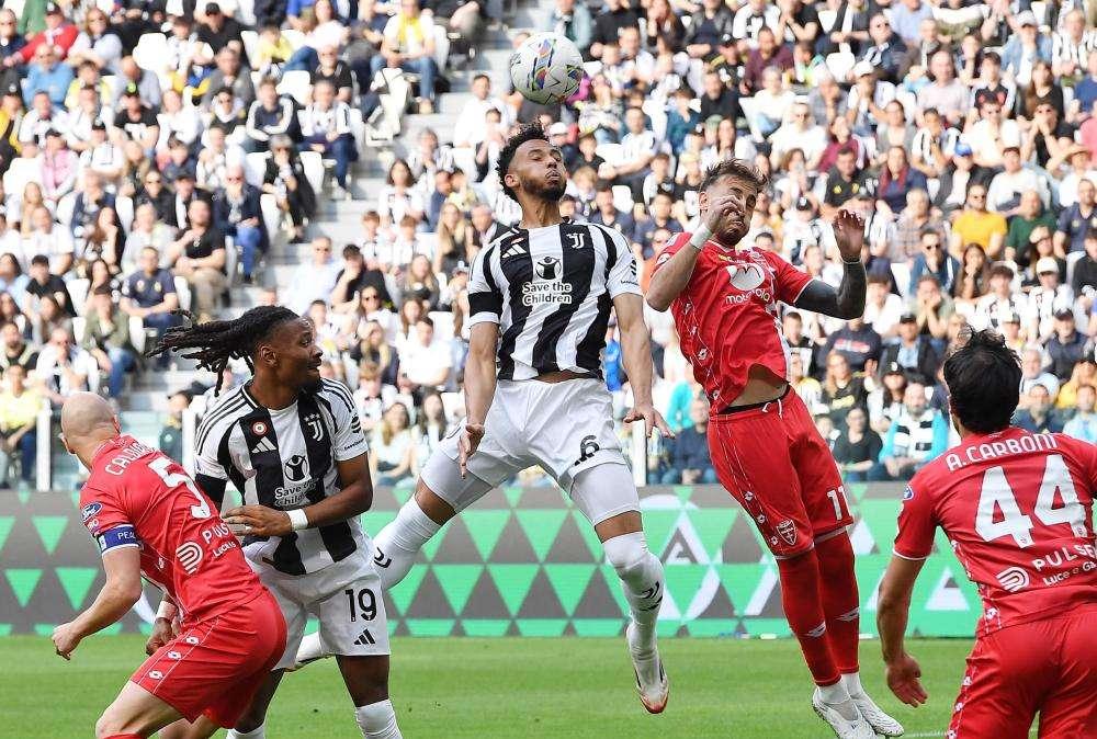 Juventus, piove sul bagnato: Kelly si ferma, c'è lesione. E Tudor trema