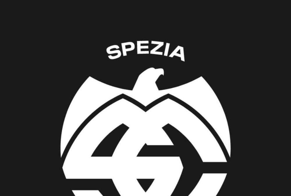 Sembra un simbolo neonazista, tifosi in rivolta contro il logo dello Spezia
