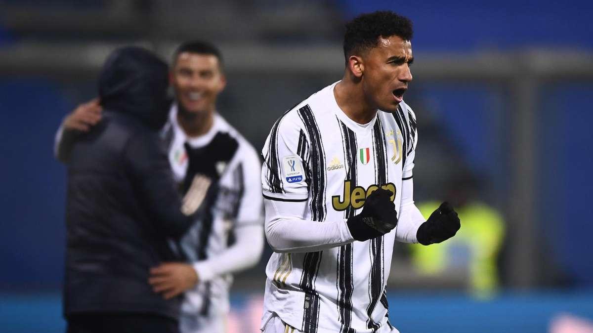 Juve, infortunio per Danilo all'Olimpico: il brasiliano esce in barella