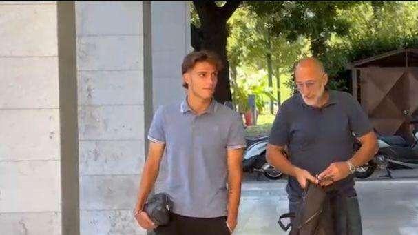 In sede arriva anche Matteo Motta con l'agente Alessandro D'Amico