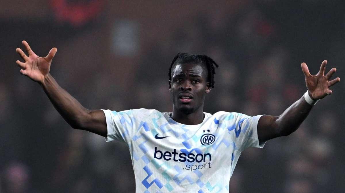 Bisseck in conferenza stampa: "Spero di continuare con l'Inter! Loro sono stati finalisti di Champions..."
