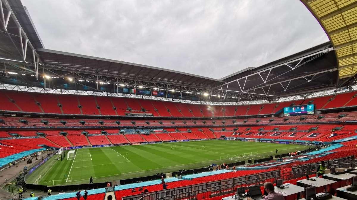 Il virologo Pregliasco: "Troppi rischi lo stadio a Londra, ci sono già stati focolai"