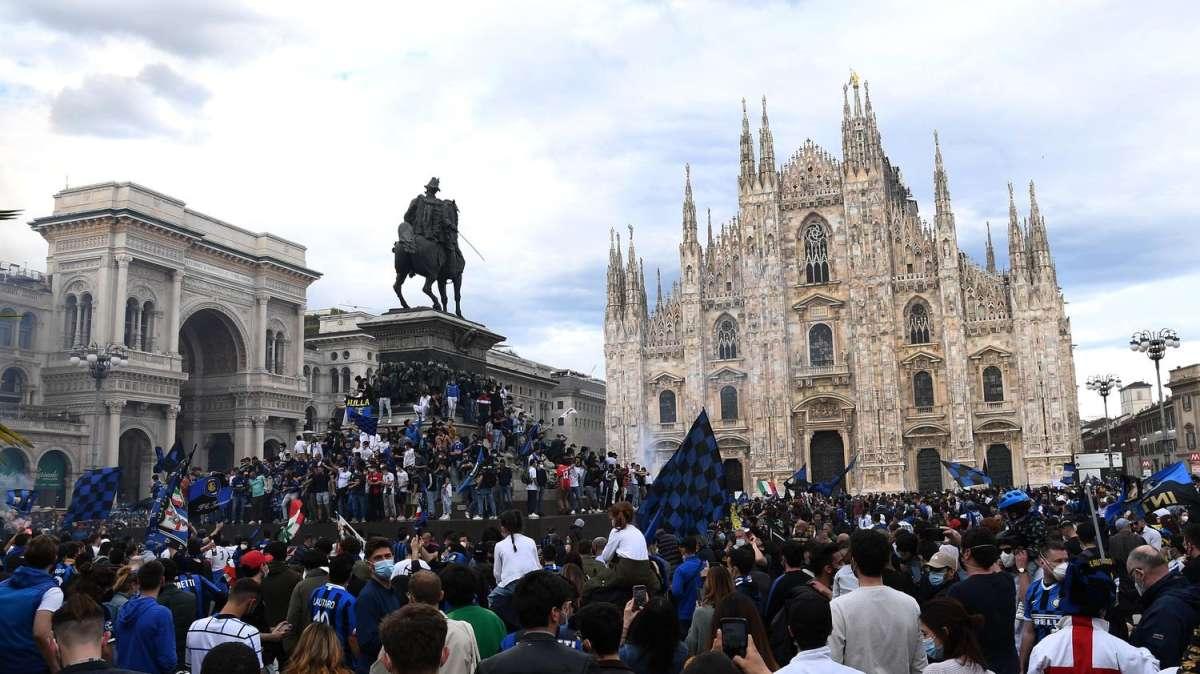 Pregliasco su festa Inter in Duomo: "Nessun aumento contagi, ma il rischio c'è stato"