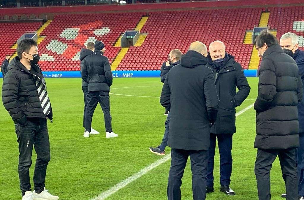 VIDEO - Walkaround dell'Inter ad Anfield. Presente anche il presidente Zhang