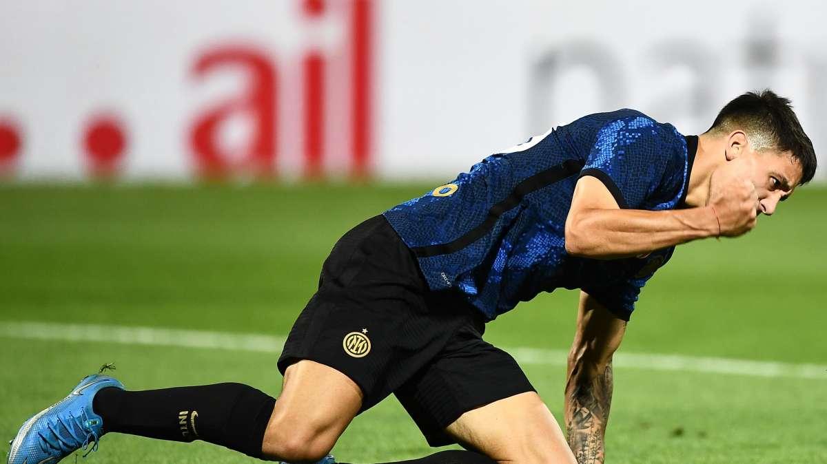 Satriano pensa in grande: "Mi ispiro a Cavani, all'Inter guardo Lautaro e Lukaku"  